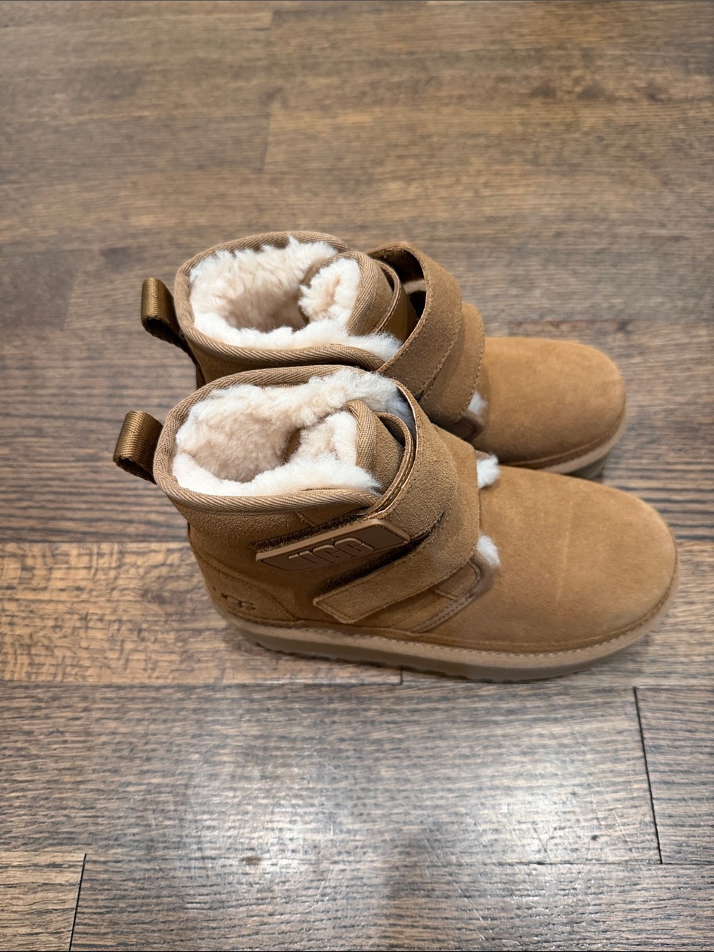 UGG Kids Chestnut Suede Hook-and-Loop Shearling Boots